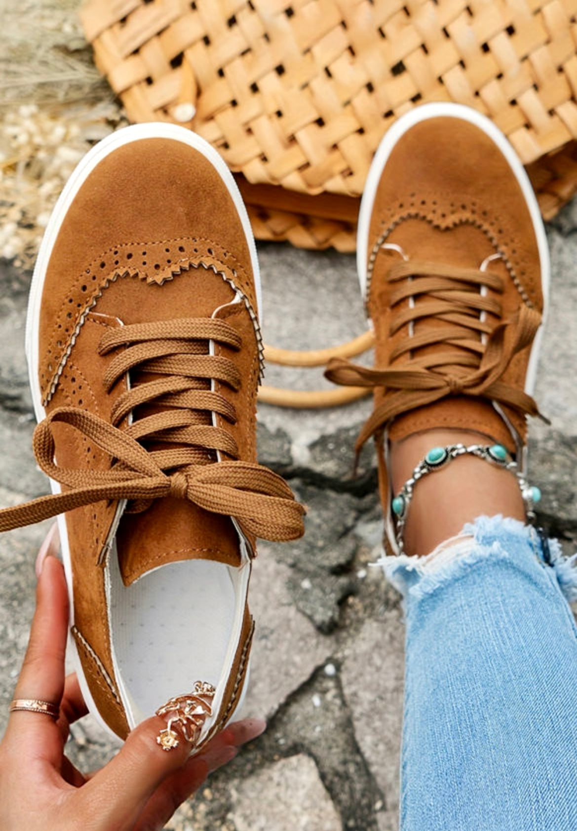 Chestnut Casual Lace-Up Sneakers!