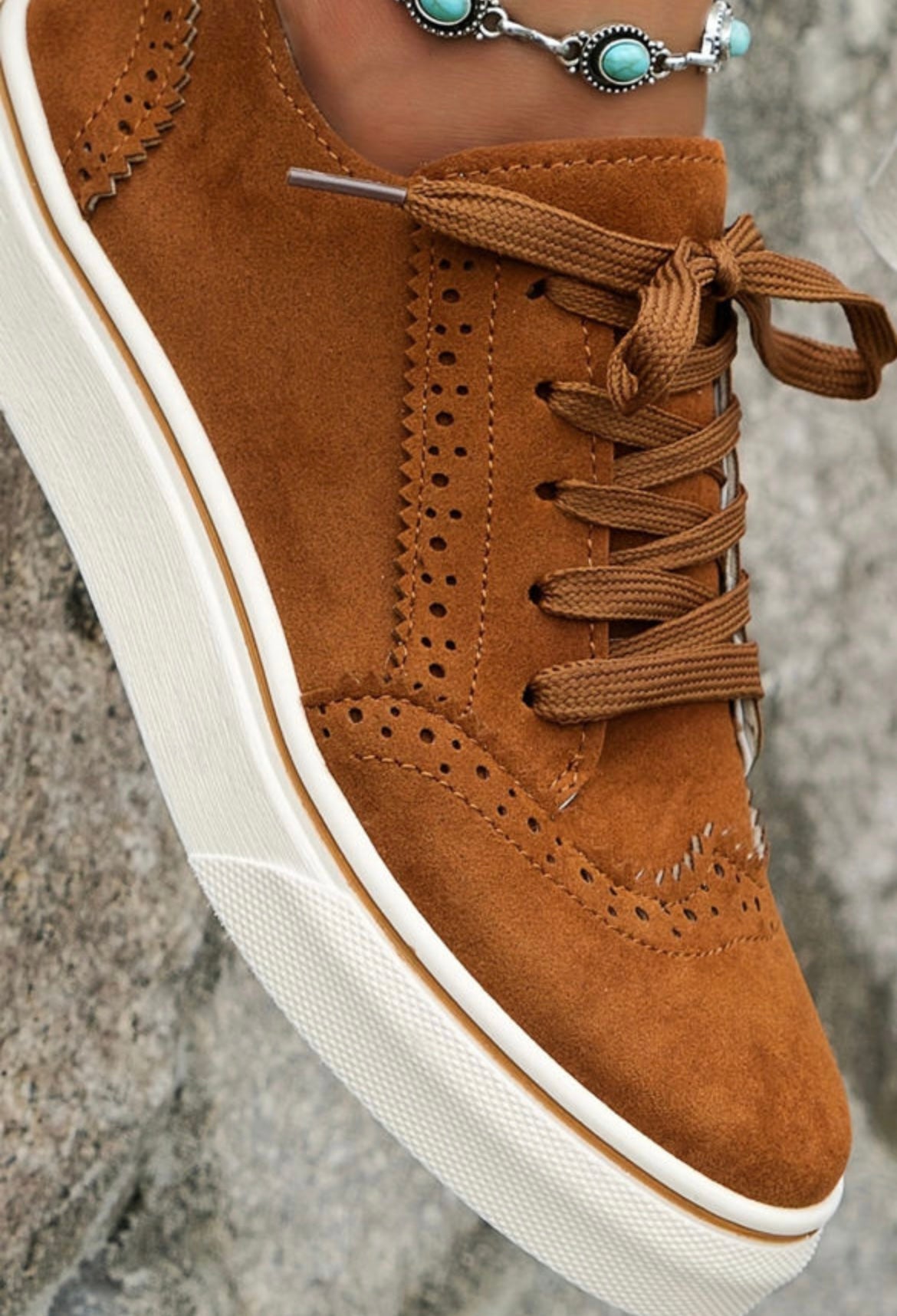 Chestnut Casual Lace-Up Sneakers!